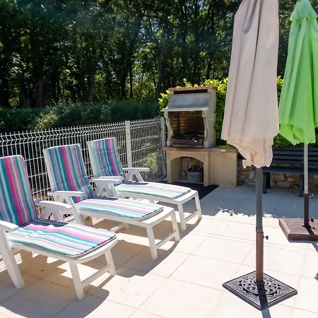 Вилла Avec Piscine Privee A Vacheres, 130 M² *