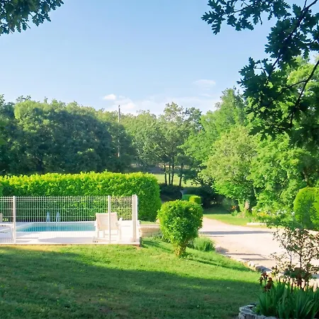 빌라 Avec Piscine Privee A Vacheres, 130 M² Vachères